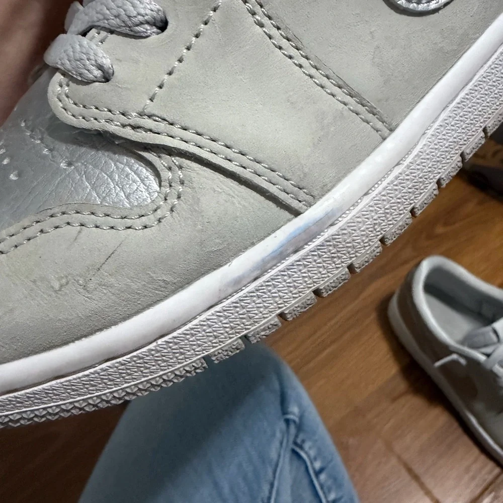 Nike Air Jordan 1 Retro Low OG l Metallic Silver Size 8.5. comes with box